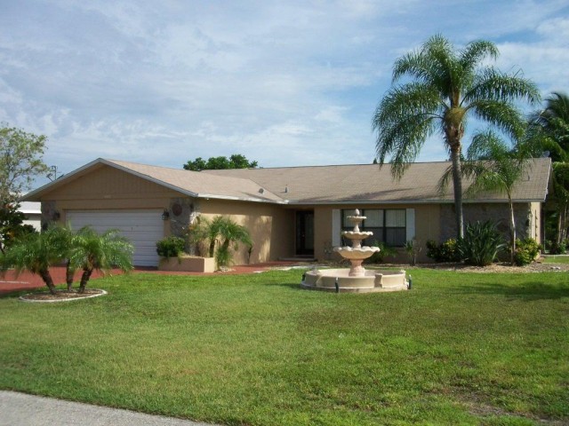 3-bed single family at 1115 SE 30TH TER, Lee County FL — foreclosure auction