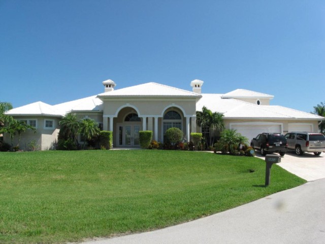 5-bed single family at 2803 SW 37TH TER, Lee County FL — foreclosure auction