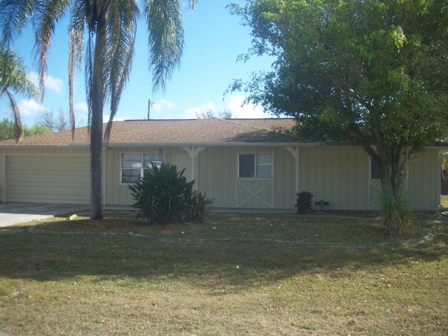 611 SE SANTA BARBARA PL, Lee FL