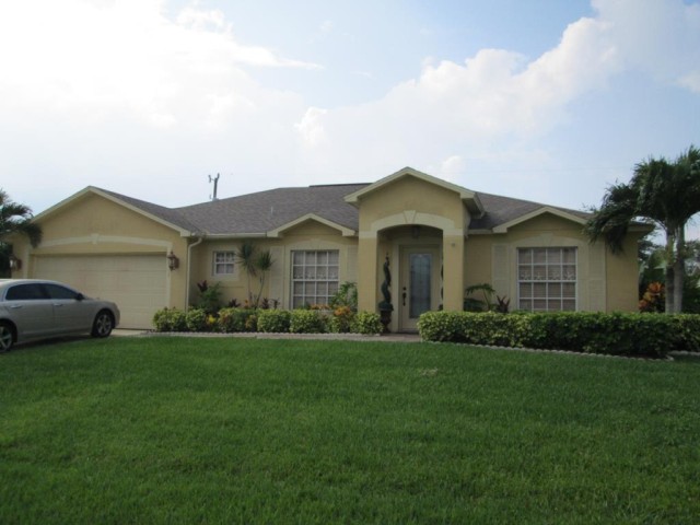 3-bed single family at 118 SE 41ST TER, Lee County FL — foreclosure auction