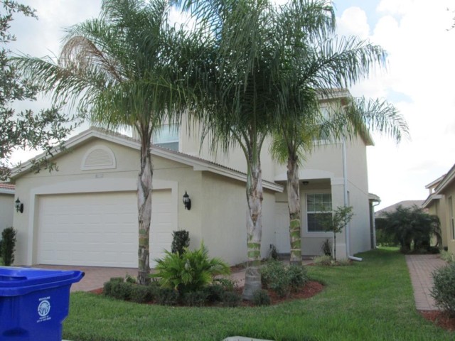 3-bed single family at 10532 CAROLINA WILLOW DR, Lee County FL — foreclosure auction