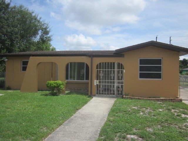 3-bed single family at 3031 GUAVA ST, Lee County FL — foreclosure auction
