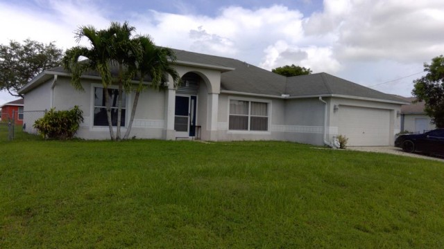 3-bed single family at 464 NE 1ST PL, Lee County FL — foreclosure auction