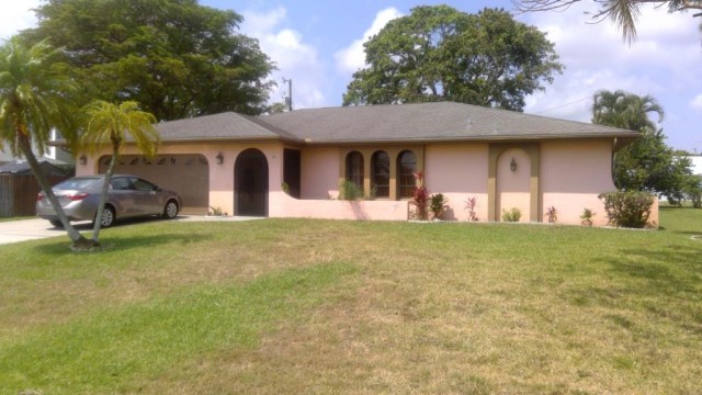 3-bed single family at 608 SE 2ND PL, Lee County FL — foreclosure auction