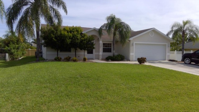 3-bed single family at 205 SE 9TH TER, Lee County FL — foreclosure auction