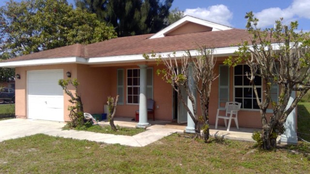 3-bed single family at 3529 SOUTH ST, Lee County FL — foreclosure auction