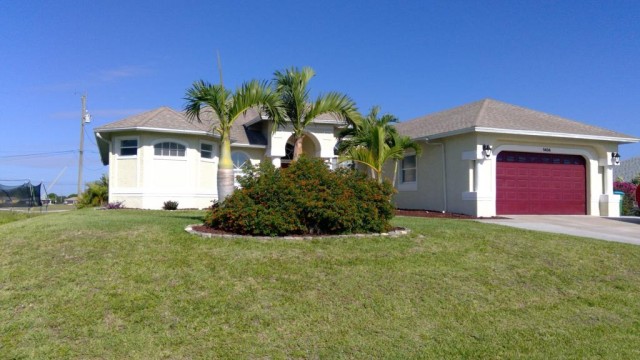 4-bed single family at 1404 NE 19TH AVE, Lee County FL — foreclosure auction