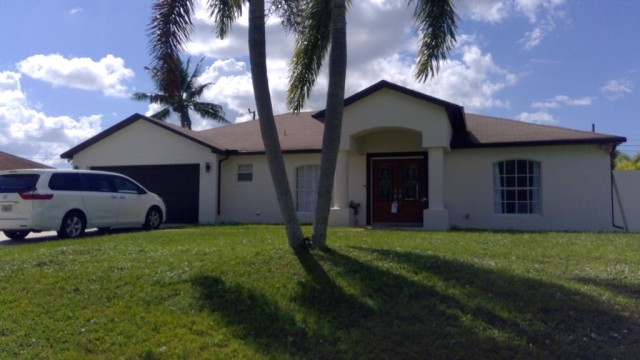 3-bed single family at 702 SW 9TH AVE, Lee County FL — foreclosure auction