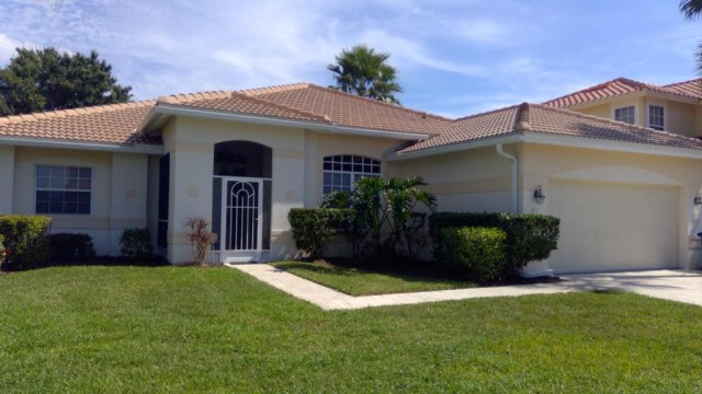 3-bed single family at 11046 LAKELAND CIR, Lee County FL — foreclosure auction