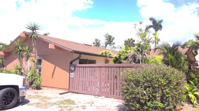 2-bed single family at 6305 ROYAL WOODS DR, Lee County FL — foreclosure auction