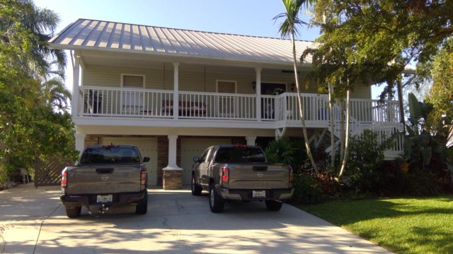 3-bed single family at 7215 HENDRY CREEK DR, Lee County FL — foreclosure auction