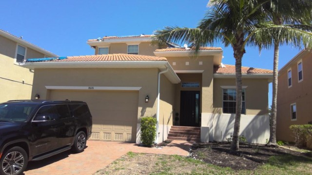 3-bed single family at 8020 BANYAN BREEZE WAY, Lee County FL — foreclosure auction