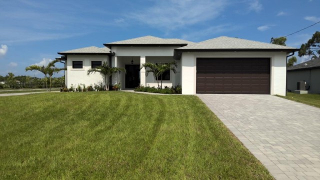 3-bed single family at 4328 NW 35TH AVE, Lee County FL — foreclosure auction