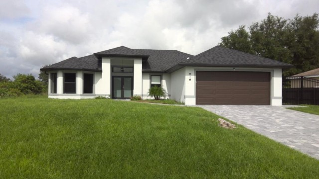 3-bed single family at 526 WABASSO AVE S, Lee County FL — foreclosure auction