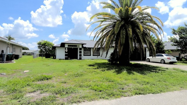3-bed single family at 211 NE 9TH AVE, Lee County FL — foreclosure auction