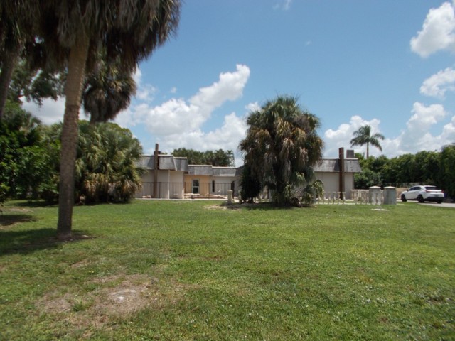 5-bed residential at 4231 ERINDALE DR, Lee County FL — foreclosure auction