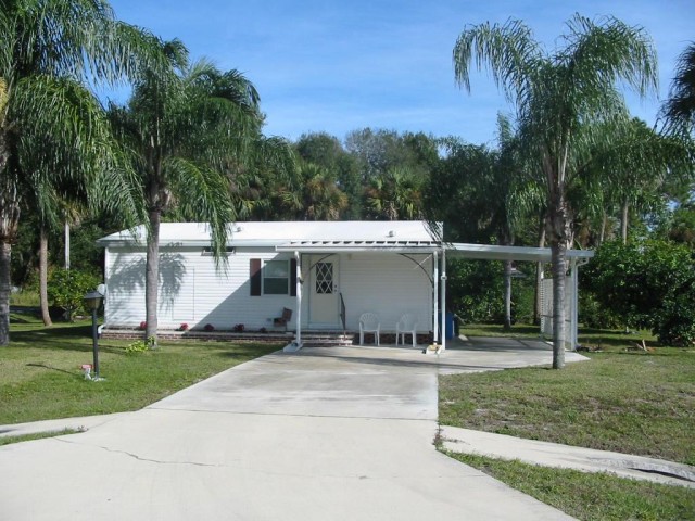 2-bed mobile home at 2470 GAIL HELEN CT, Lee County FL — foreclosure auction