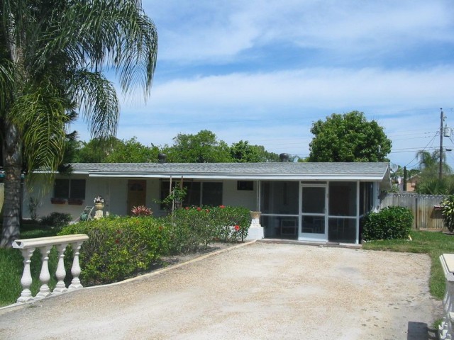 2-bed single family at 2131 ALDRIDGE AVE, Lee County FL — foreclosure auction